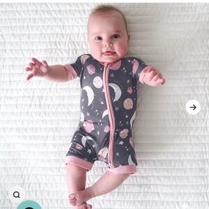 Little Sleepies to the moon & back shorty zippy